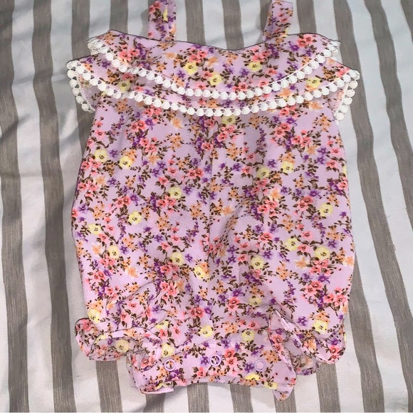 • 2 Bonnie Baby Rompers • - Picture 5 of 6